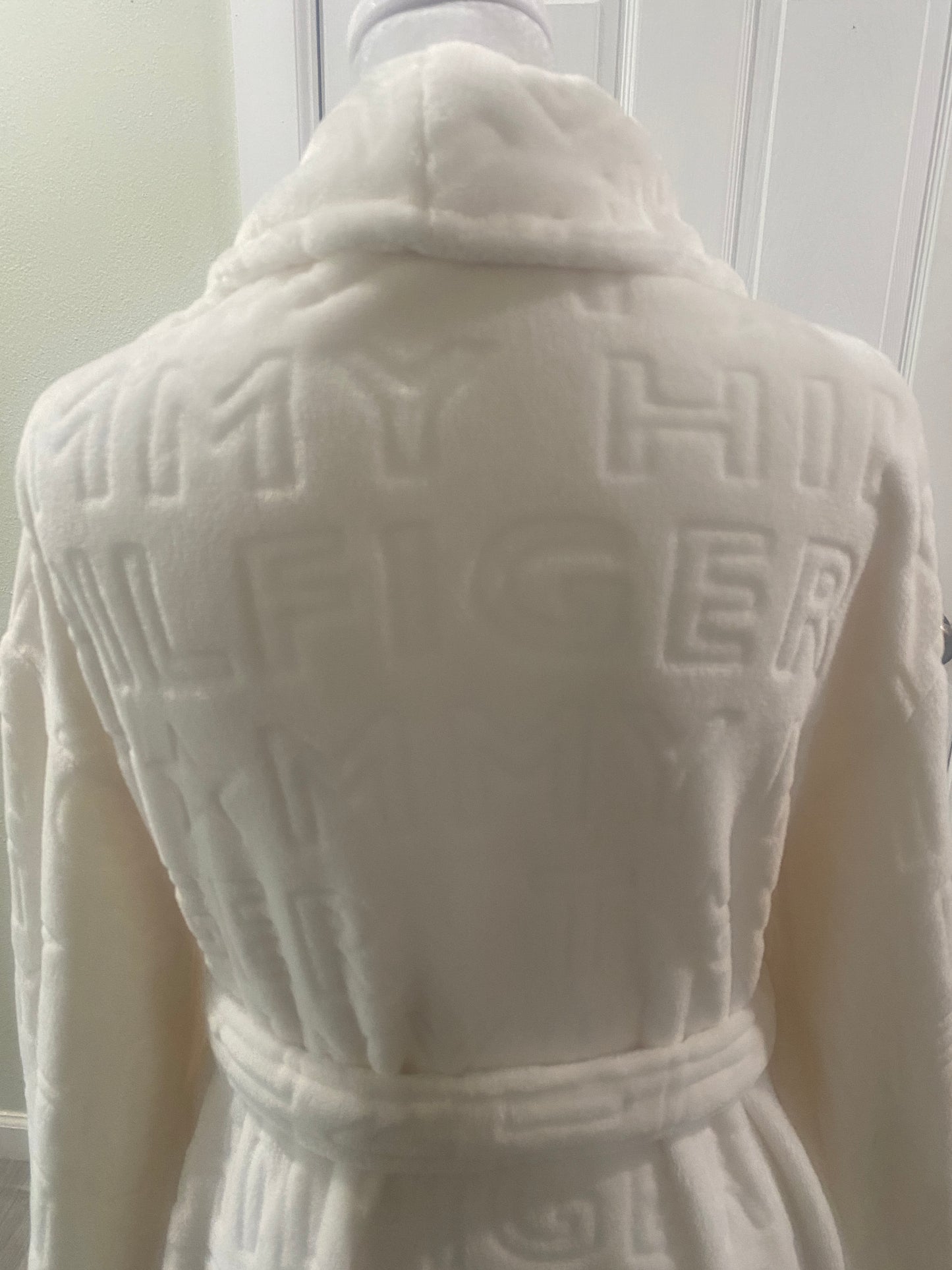 Tommy Hilfiger Logo Size L/XL Plush Belted Robe White Super Soft with Two Pockets